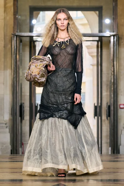 Look 1